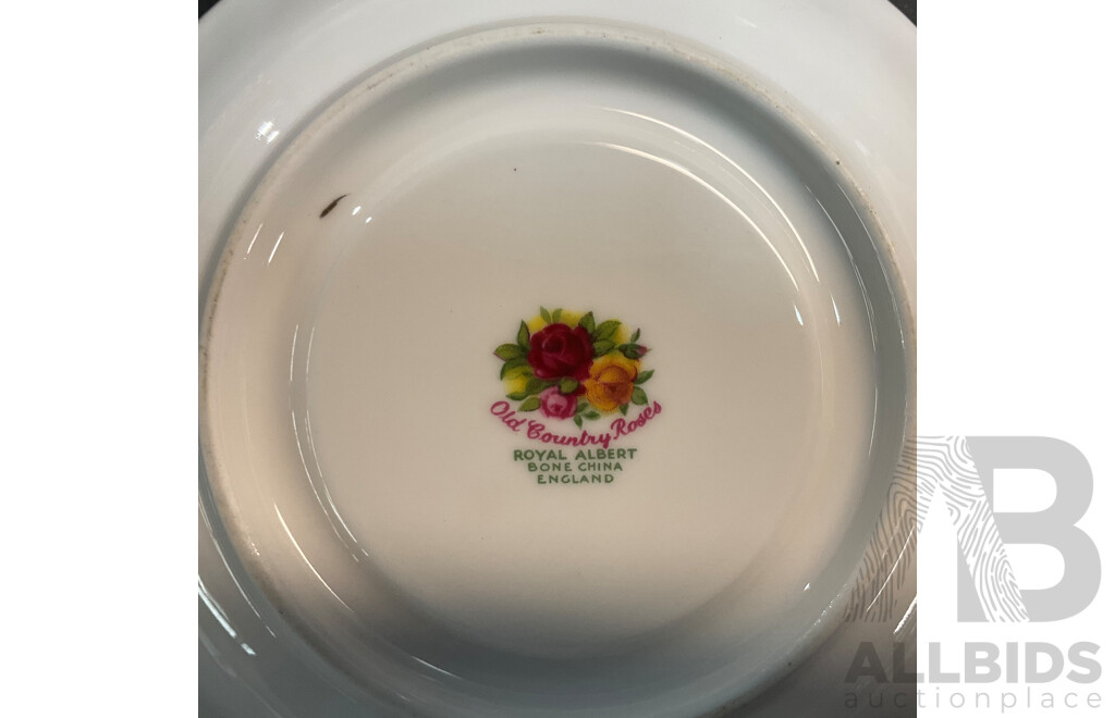 Royal Albert Old Country Roses Bone China England - 27 Pieces