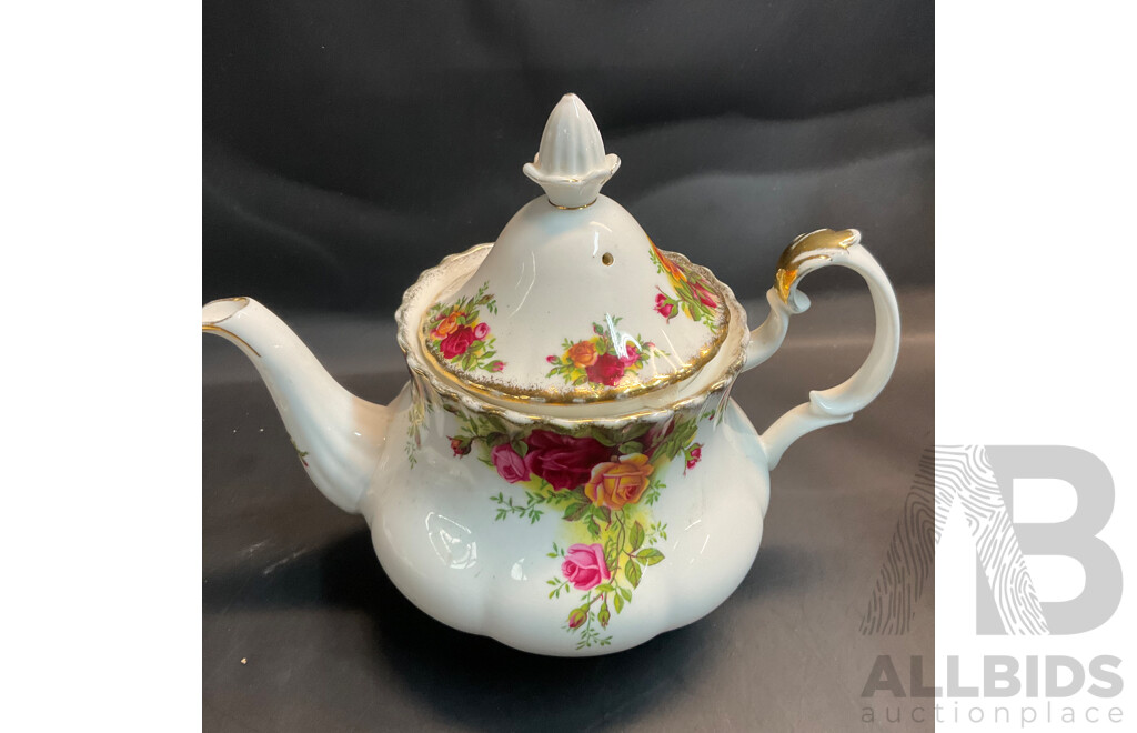 Royal Albert Old Country Roses Bone China England - 27 Pieces