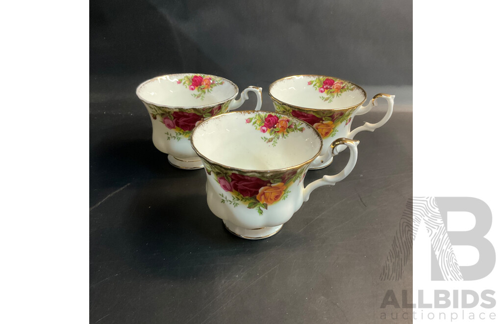 Royal Albert Old Country Roses Bone China England - 27 Pieces