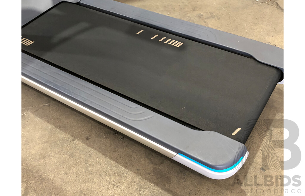 Precor TRM885 Treadmill with P82 Console