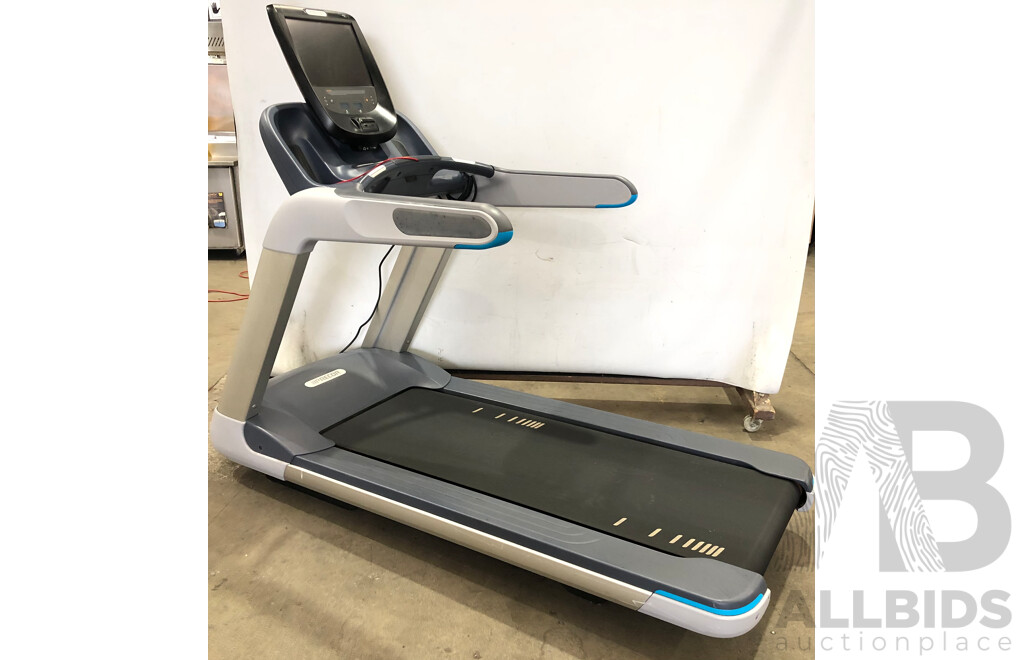 Precor TRM885 Treadmill with P82 Console