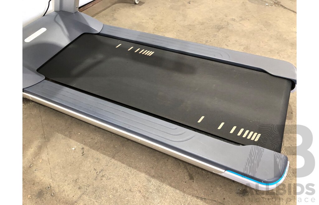 Precor TRM885 Treadmill with P82 Console