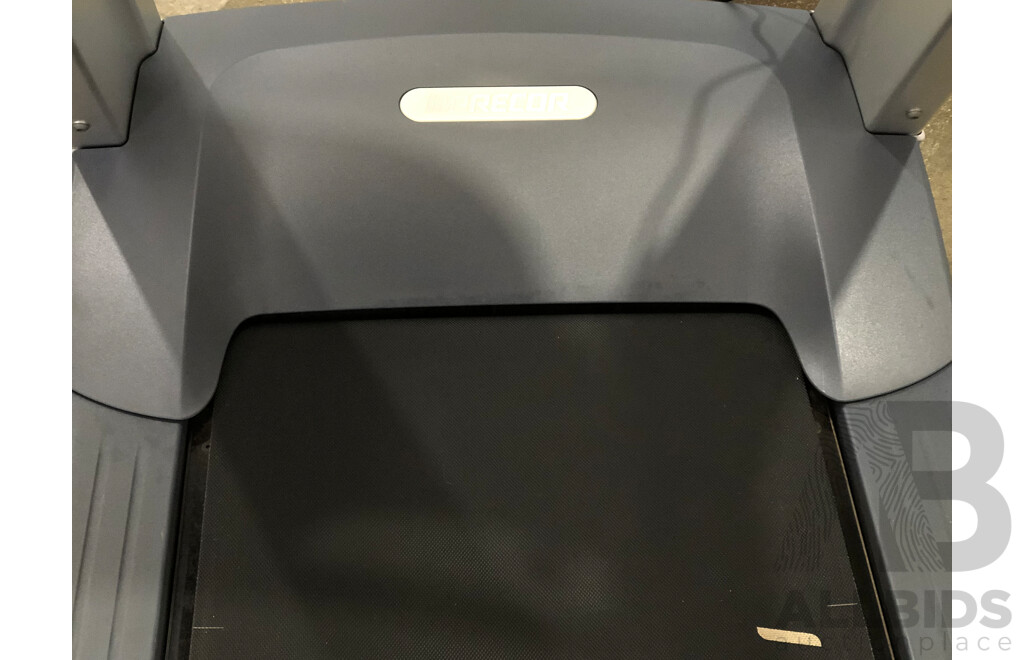 Precor TRM885 Treadmill with P82 Console