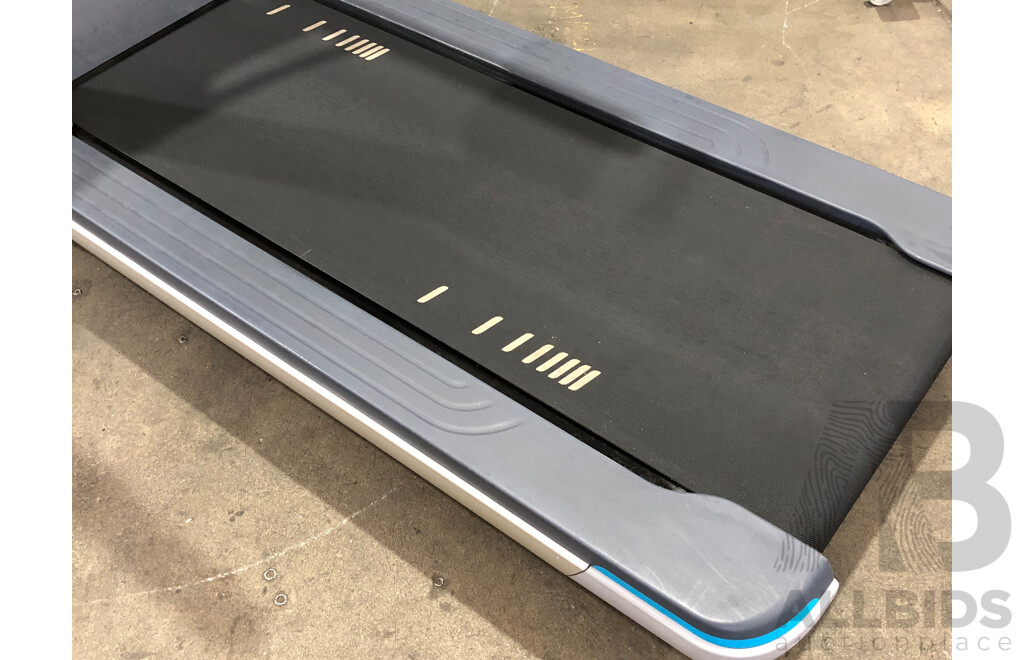 Precor TRM885 Treadmill with P82 Console