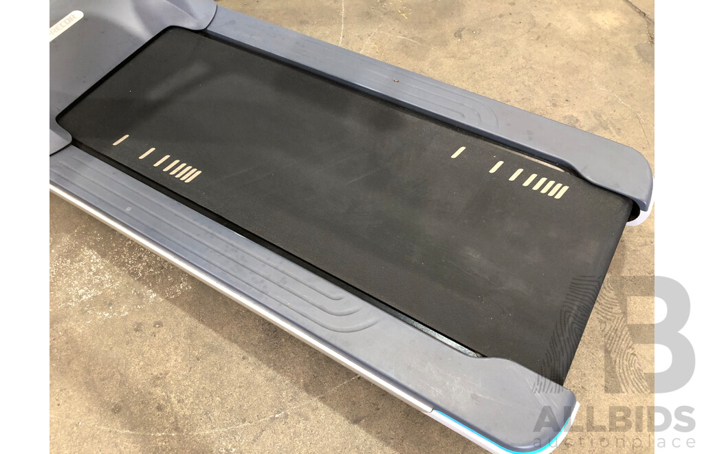 Precor TRM885 Treadmill with P82 Console