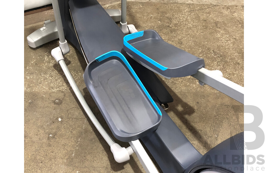 Precor EFX 885 Ellipitical Trainer with P82 Console