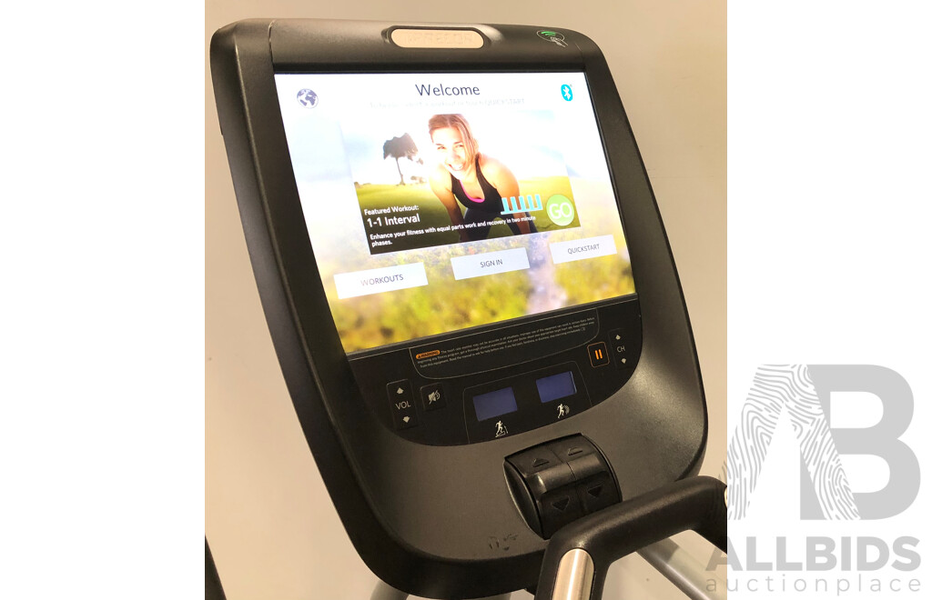 Precor EFX 885 Ellipitical Trainer with P82 Console