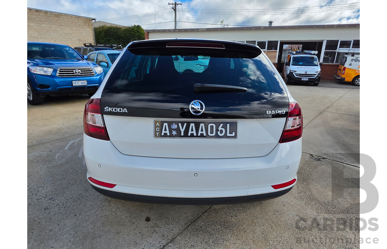 08/2014 Skoda Rapid Spaceback Elegance 90 TSI NH 4D Wagon White Turbo 1.4L
