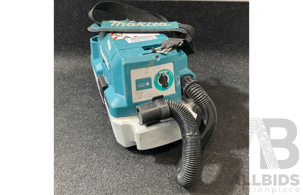 MAKITA 18V LXT Brushless Wet/Dry Vacuum Cleaner (DVC750L) - Skin Only