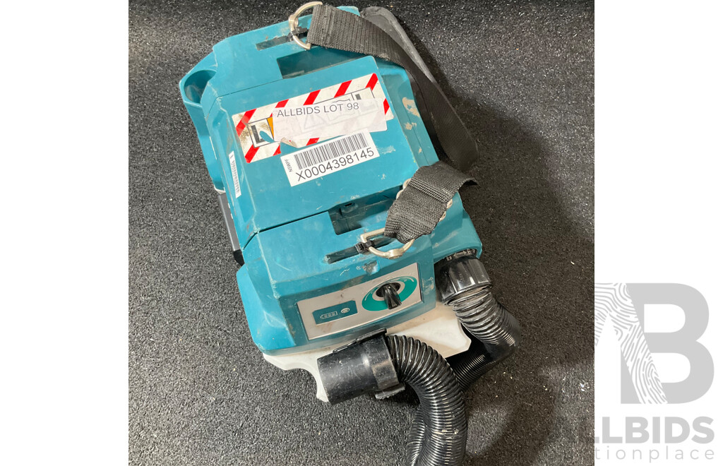 MAKITA 18V LXT Brushless Wet/Dry Vacuum Cleaner (DVC750L) - Skin Only