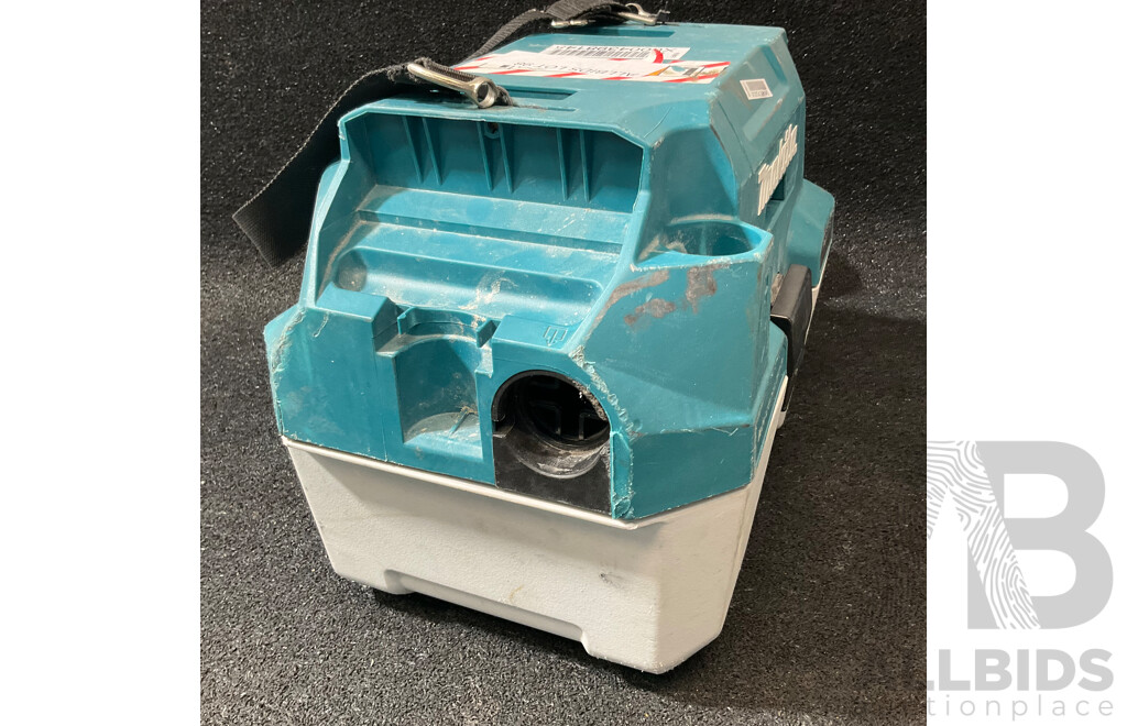 MAKITA 18V LXT Brushless Wet/Dry Vacuum Cleaner (DVC750L) - Skin Only