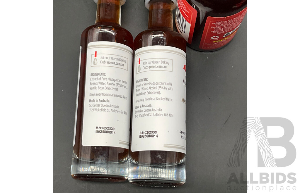 QUEEN Organic Vanilla Extract 100ml (x3) and Finest Vanilla Madagascar Pure Extract (x2) - Lot of 5