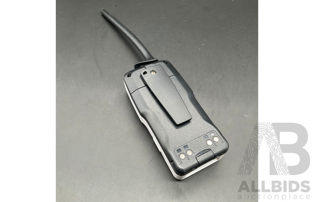 GME (GX625) White Handheld WHF Marine Radio