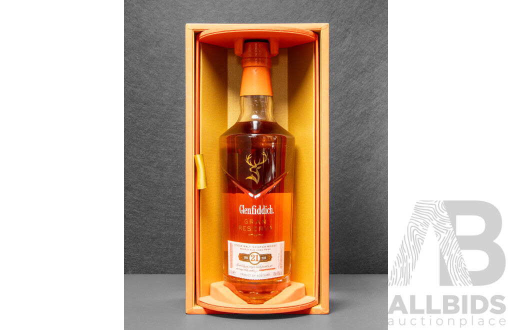 Glenfiddich Gran Reserva Single Malt Scotch Whisky in Revolving Presentation Box