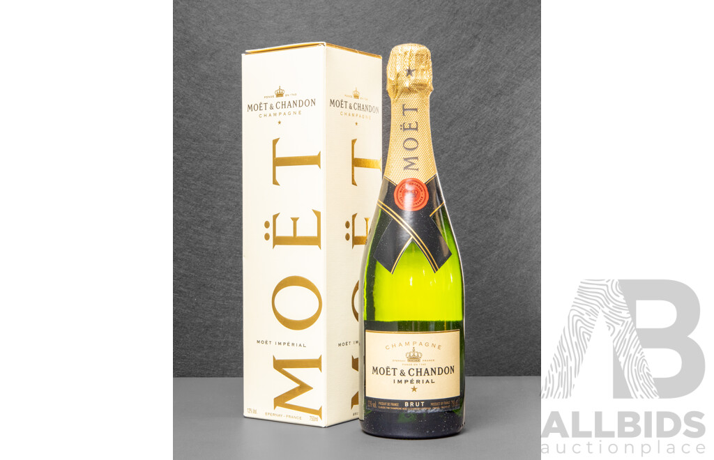 Moet & Chandon Imperial Champagne in Presentation Box