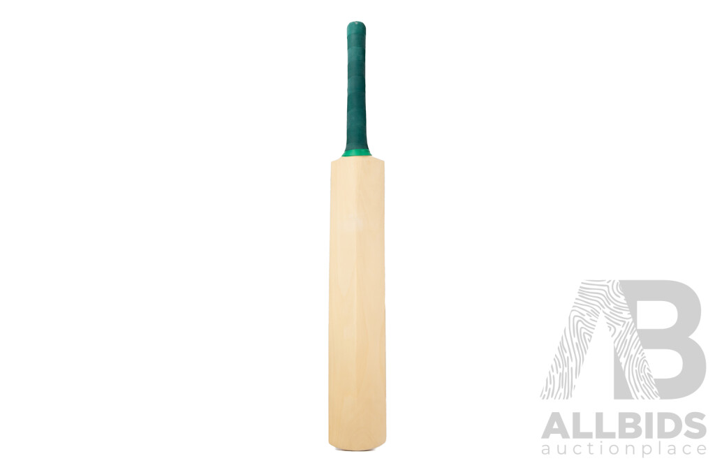 Signed Mitchell Johnson Cricket Bat