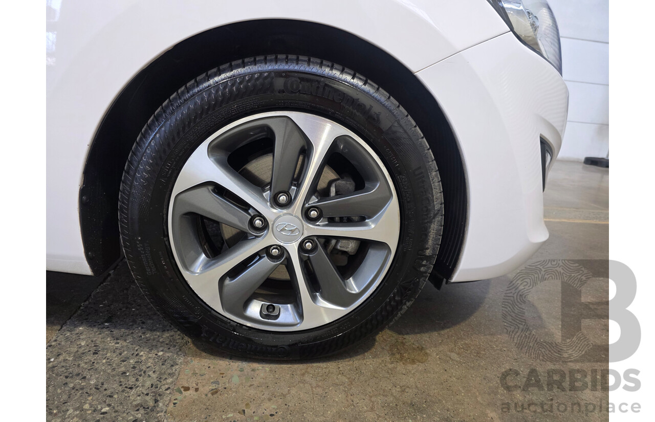 7/2015 Hyundai i30 Active X GD3 Series 2 5d Hatchback White 1.8L