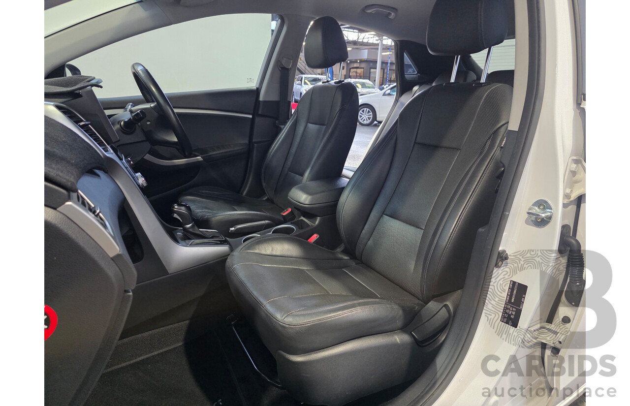 7/2015 Hyundai i30 Active X GD3 Series 2 5d Hatchback White 1.8L