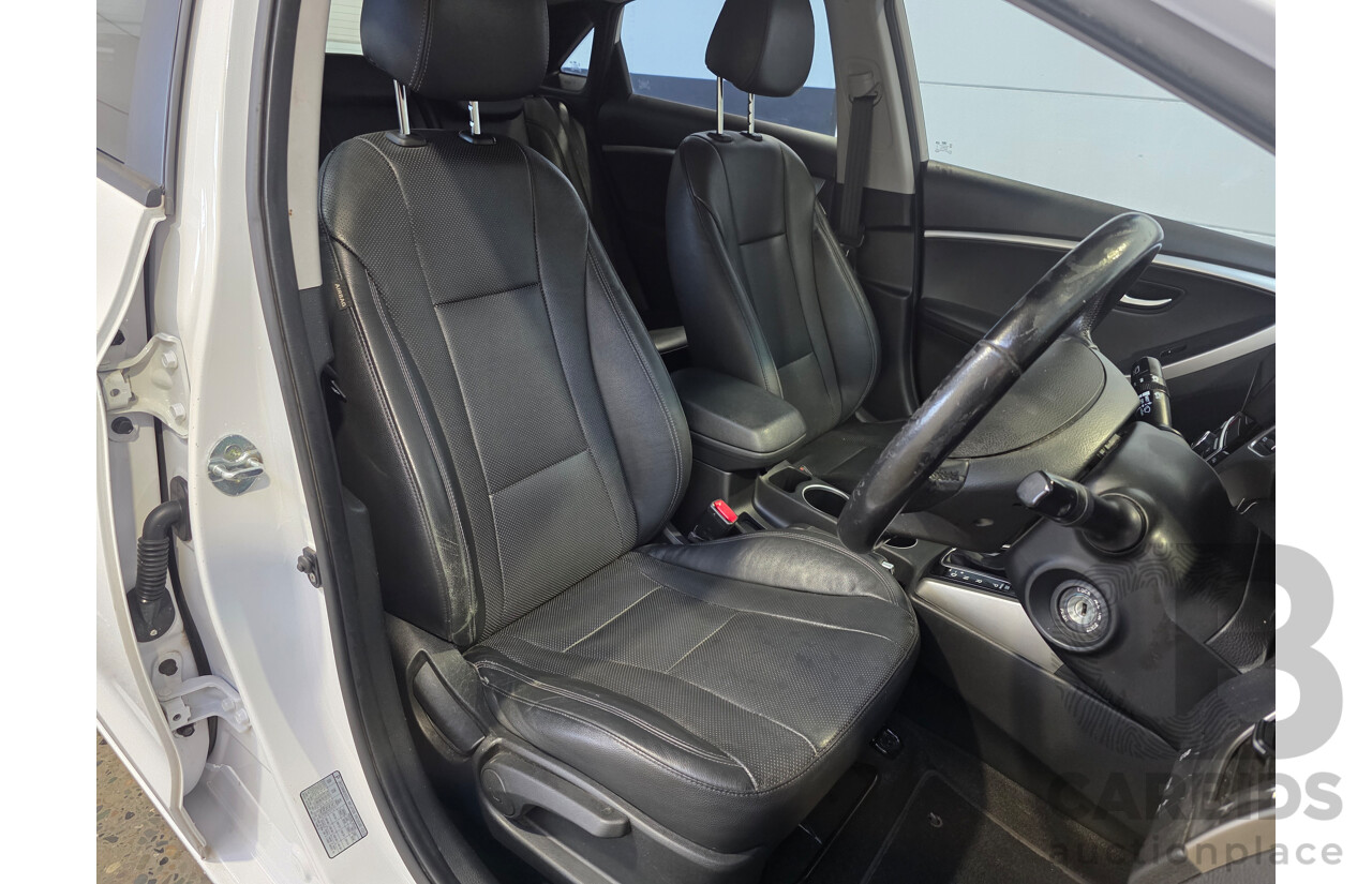 7/2015 Hyundai i30 Active X GD3 Series 2 5d Hatchback White 1.8L