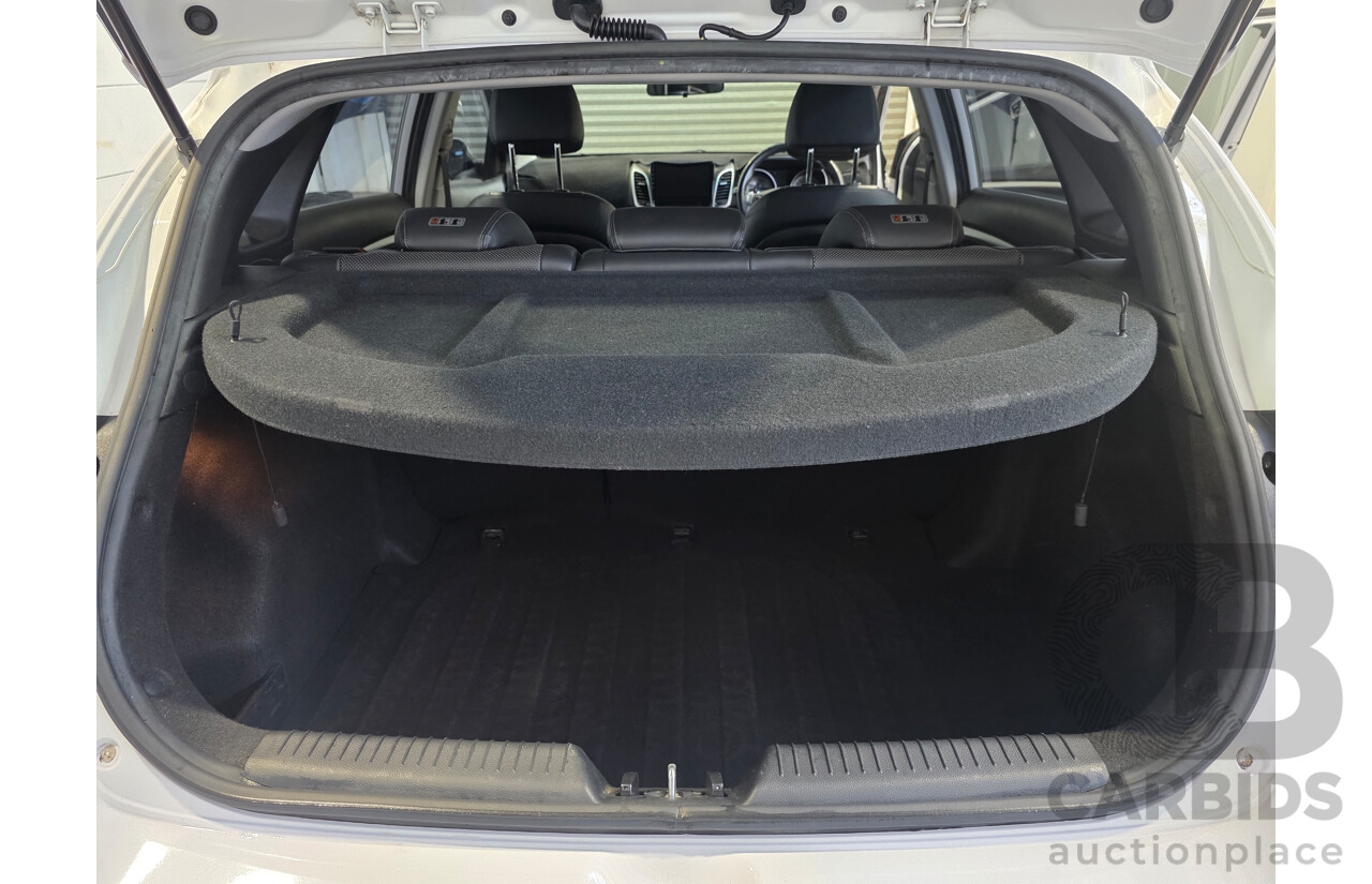 7/2015 Hyundai i30 Active X GD3 Series 2 5d Hatchback White 1.8L