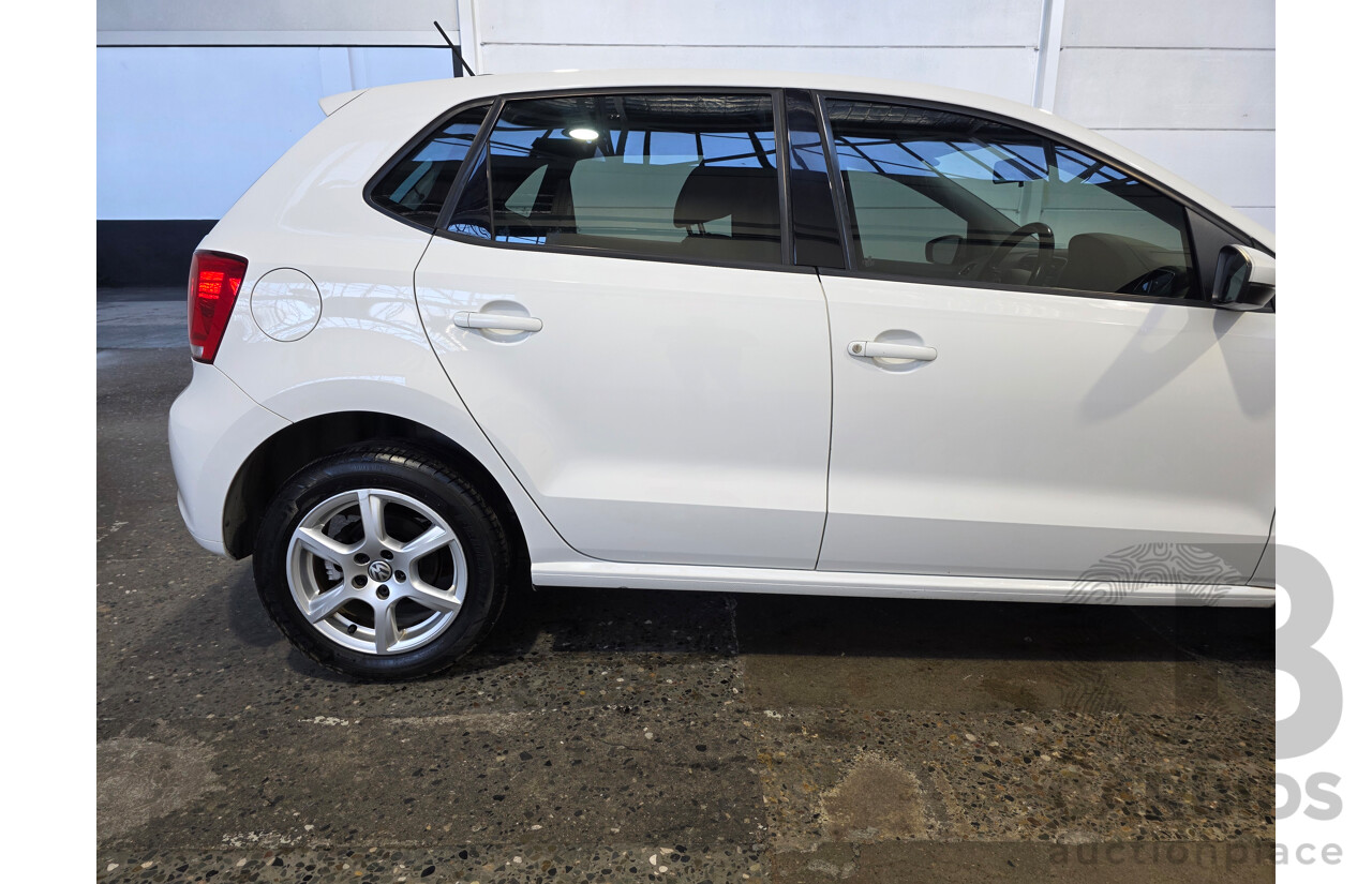 4/2013 Volkswagen Polo 77TSI Comfortline FWD 6R MY13.5 5d Hatchback White 1.2L