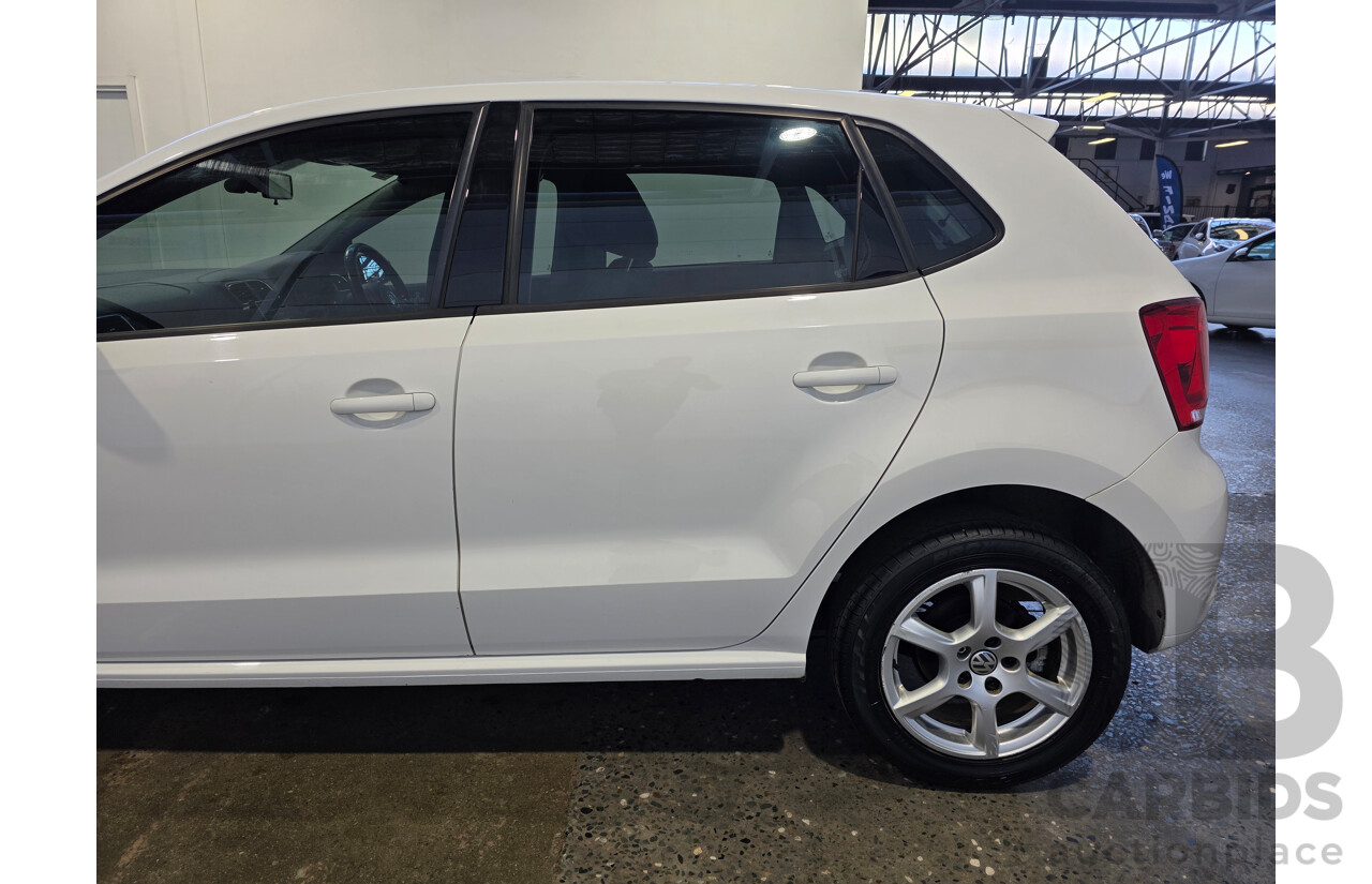 4/2013 Volkswagen Polo 77TSI Comfortline FWD 6R MY13.5 5d Hatchback White 1.2L