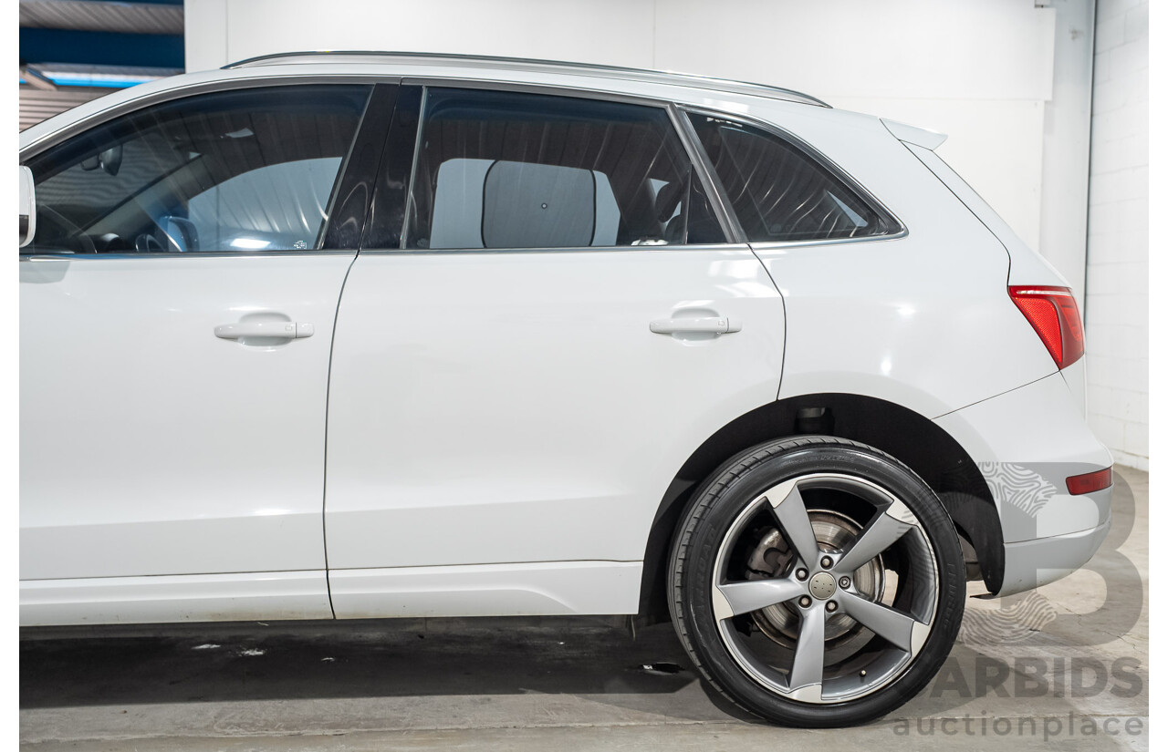 06/2011 Audi Q5 2.0 TFSI Quattro (AWD) 8R MY12 4D Wagon White Turbo 2.0L