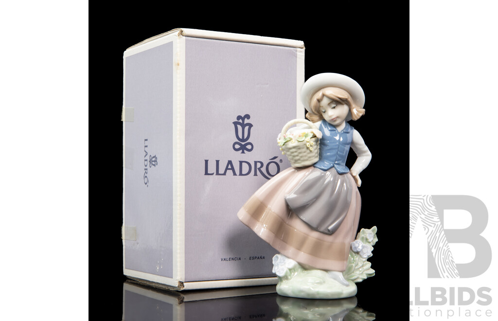 Boxed Lladro 'Sweet Scent' Figure