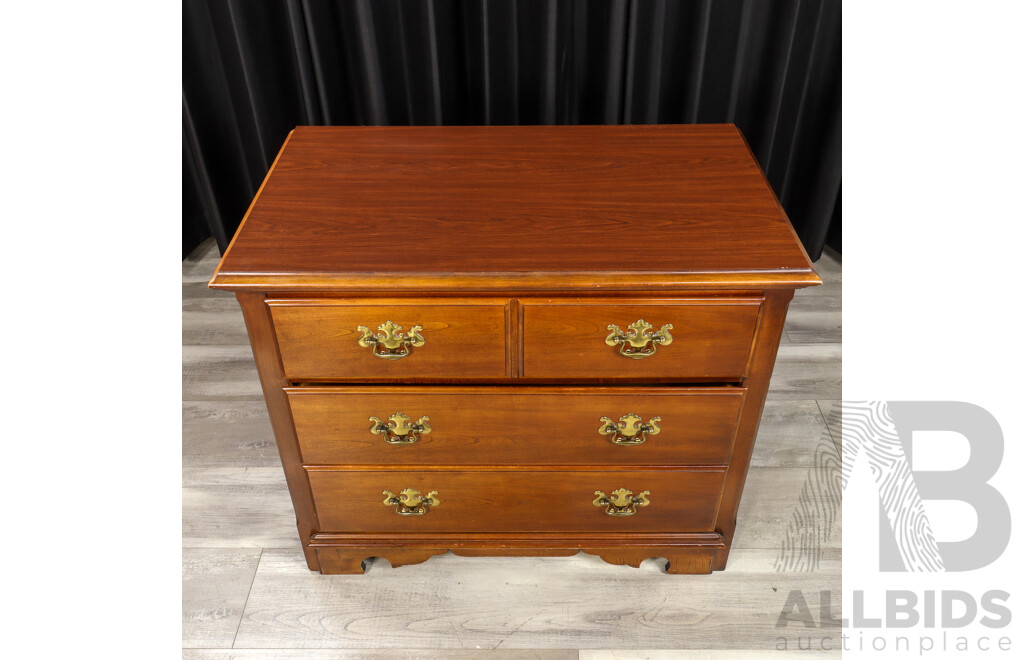 Georgian Style Chest of Three Drawers by Thomasville Furniture