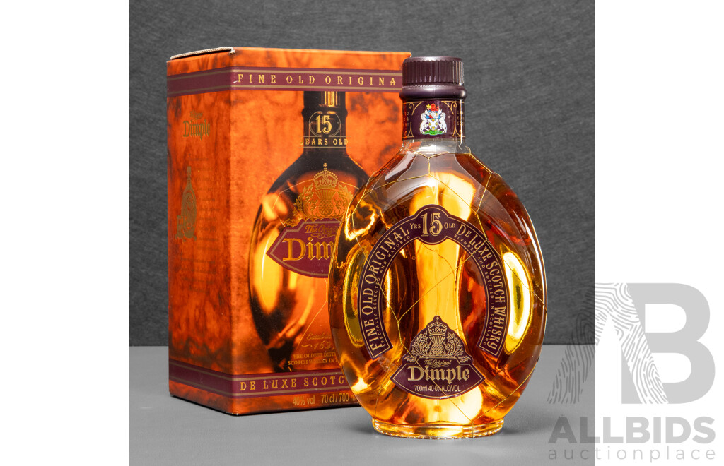 Dimple De Luxe Scotch Whisky in Presentation Box
