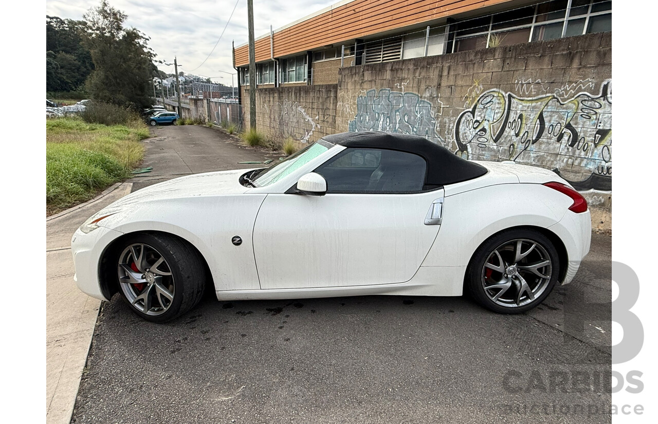 09/2015 Nissan 370Z  RWD Z34 MY14 2D Roadster White 3.7L
