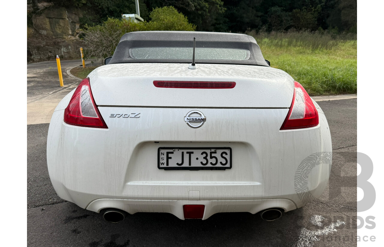 09/2015 Nissan 370Z  RWD Z34 MY14 2D Roadster White 3.7L