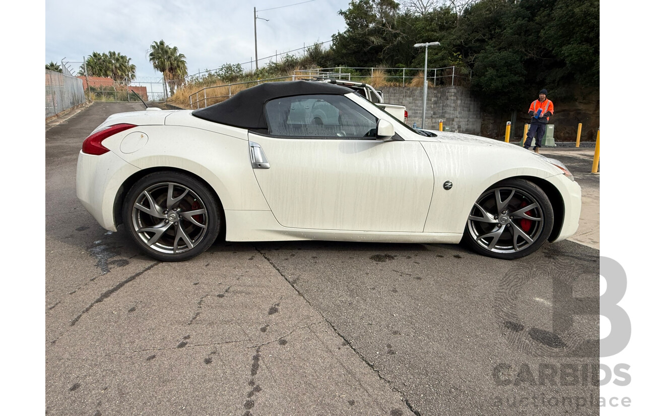 09/2015 Nissan 370Z  RWD Z34 MY14 2D Roadster White 3.7L