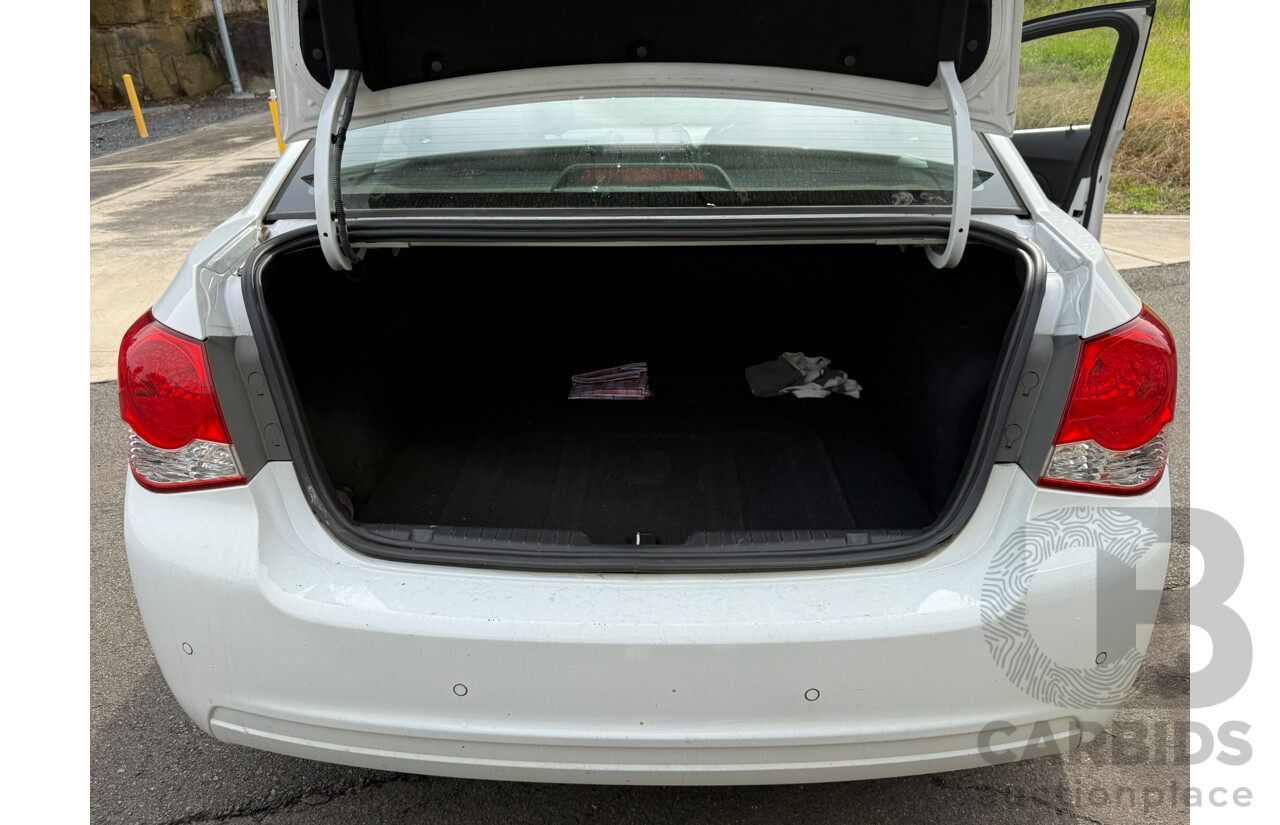 03/2013 Holden Cruze CD FWD JH MY13 4D Sedan White 1.8L