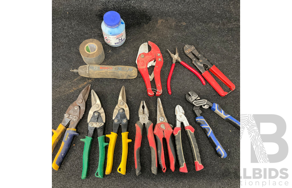 Assorted Cutting Tools, Including KINCROMEC, TROJAN, IRWIN and BOSCH Go Screwdriver
