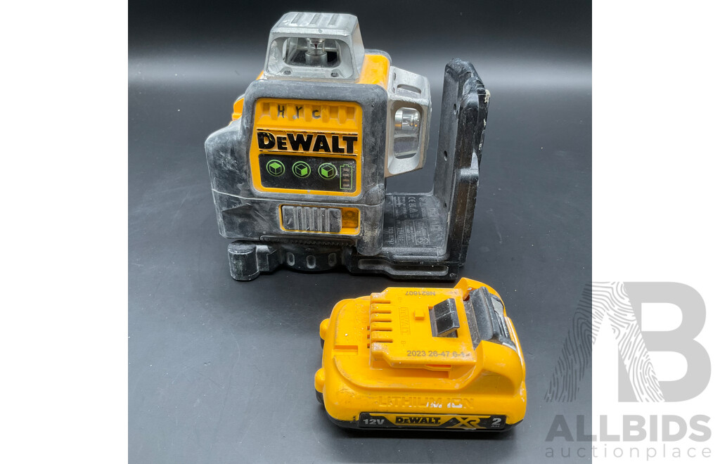 DeWALT 12V XR 3x360 Cross Line Green Laser and 2.0Ah Battery