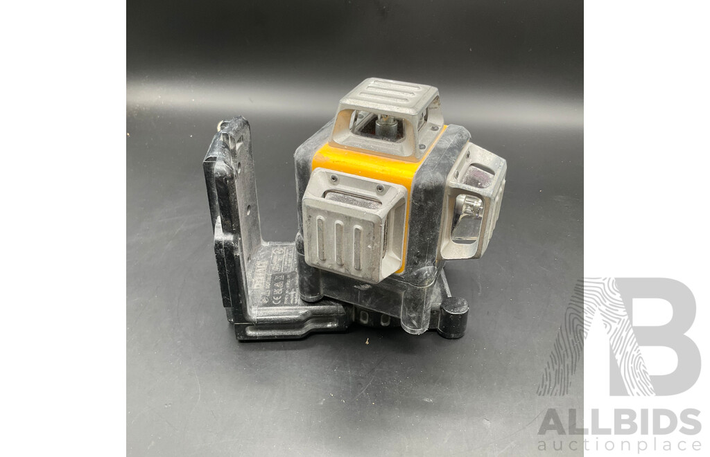DeWALT 12V XR 3x360 Cross Line Green Laser and 2.0Ah Battery