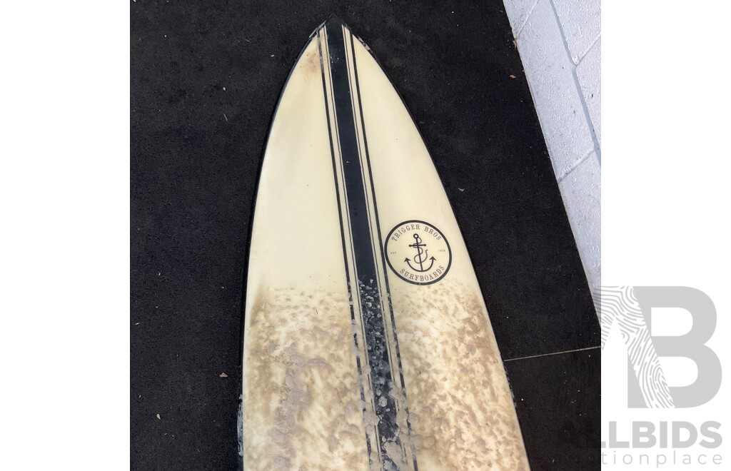 HYDRO Surfboard (6'2x20.1/4x2.1/2 33.23L) with 3x FCS Medium Performer Fins and FK Surf Surfboard Bag (6,3)