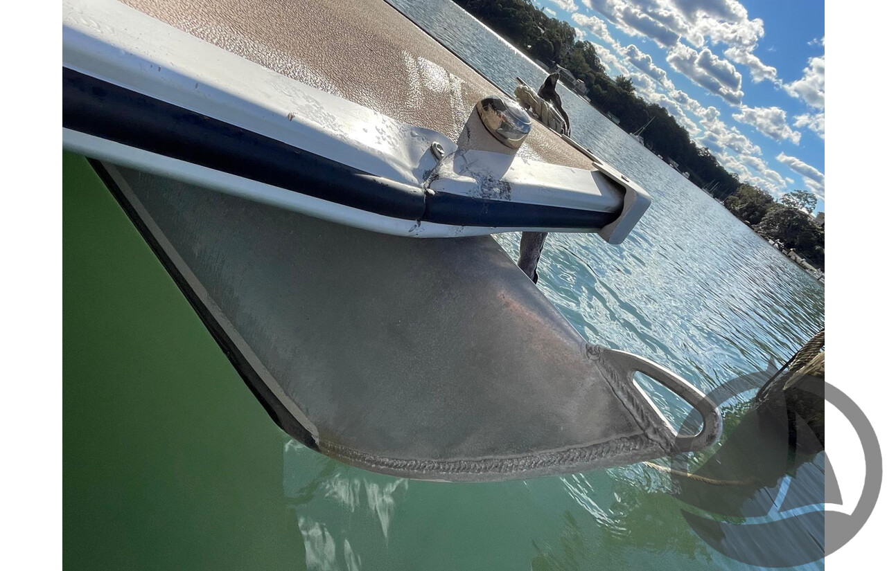NO RESERVE - 2015 Encore Bentley 243 Tri Hull Pontoon Boat, 115 HP Mercury 4 Stroke, 469 Hrs