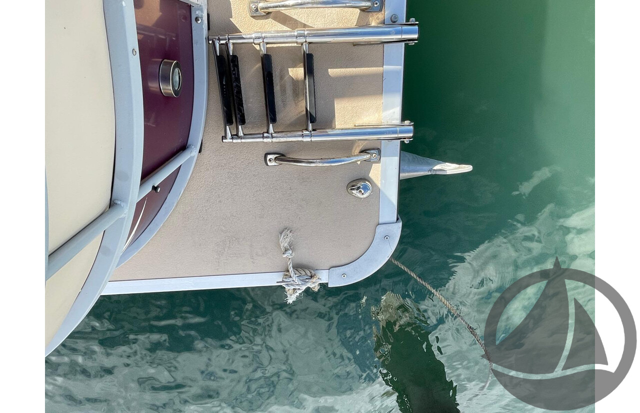 NO RESERVE - 2015 Encore Bentley 243 Tri Hull Pontoon Boat, 115 HP Mercury 4 Stroke, 469 Hrs