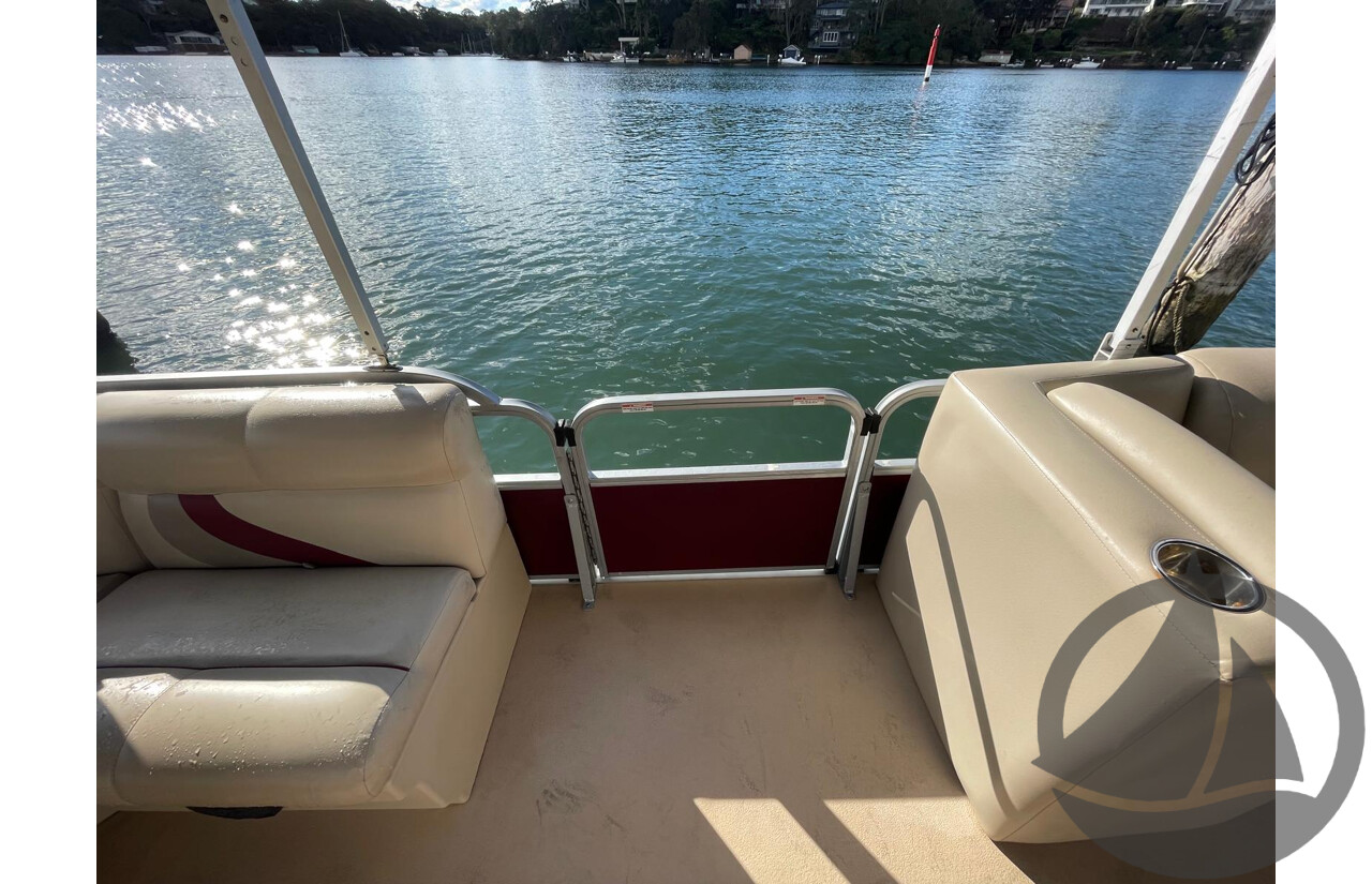 NO RESERVE - 2015 Encore Bentley 243 Tri Hull Pontoon Boat, 115 HP Mercury 4 Stroke, 469 Hrs