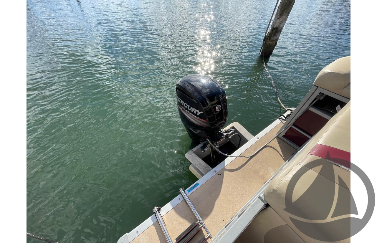 NO RESERVE - 2015 Encore Bentley 243 Tri Hull Pontoon Boat, 115 HP Mercury 4 Stroke, 469 Hrs