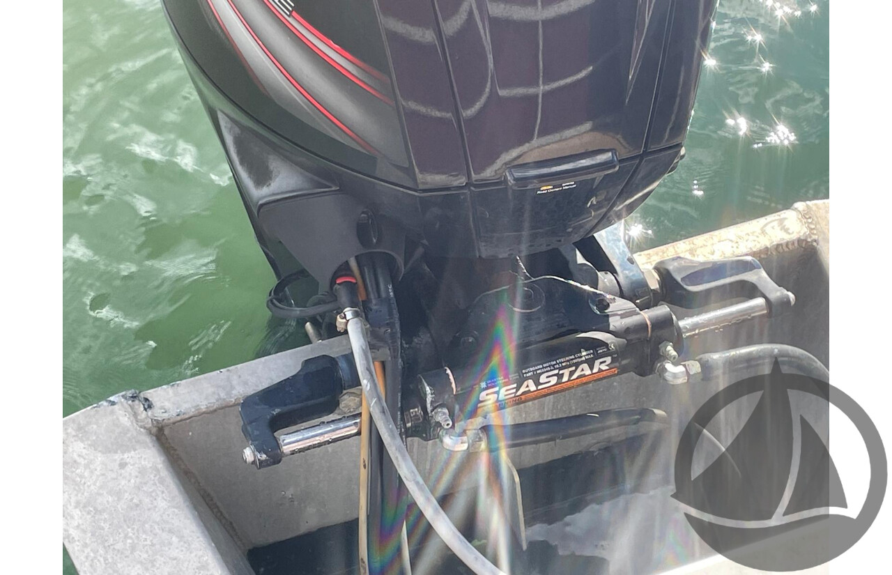 NO RESERVE - 2015 Encore Bentley 243 Tri Hull Pontoon Boat, 115 HP Mercury 4 Stroke, 469 Hrs