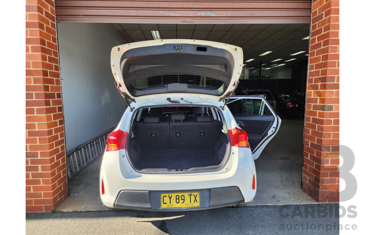 08/2013 Toyota Corolla Ascent ZRE182R 5d Hatchback White 1.8L