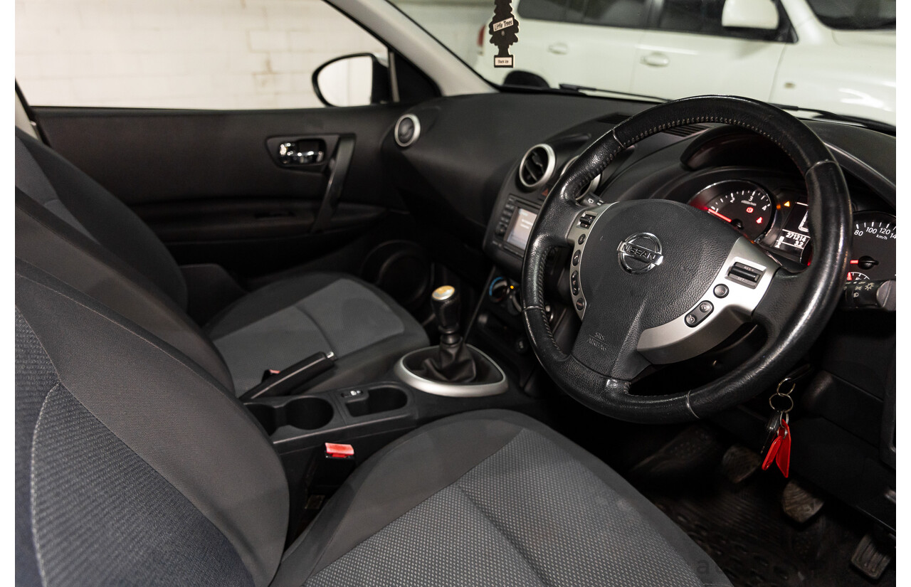 06/2014 Nissan Dualis TS (4x2) J10 MY13 4D Wagon Silver Turbo Diesel 1.6L