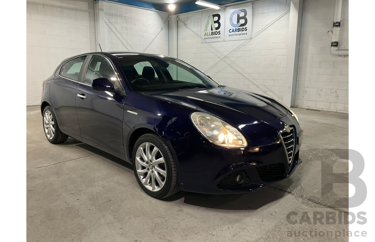 04/2013 Alfa Romeo Giulietta Distinctive JTD-M 5d Hatchback Blue Turbo Diesel 2.0L