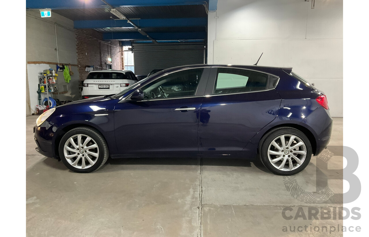 04/2013 Alfa Romeo Giulietta Distinctive JTD-M 5d Hatchback Blue Turbo Diesel 2.0L