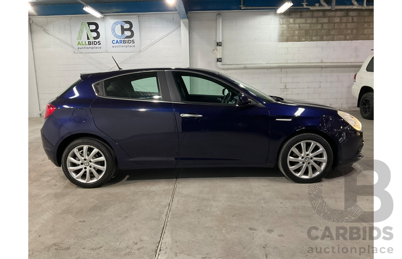 04/2013 Alfa Romeo Giulietta Distinctive JTD-M 5d Hatchback Blue Turbo Diesel 2.0L