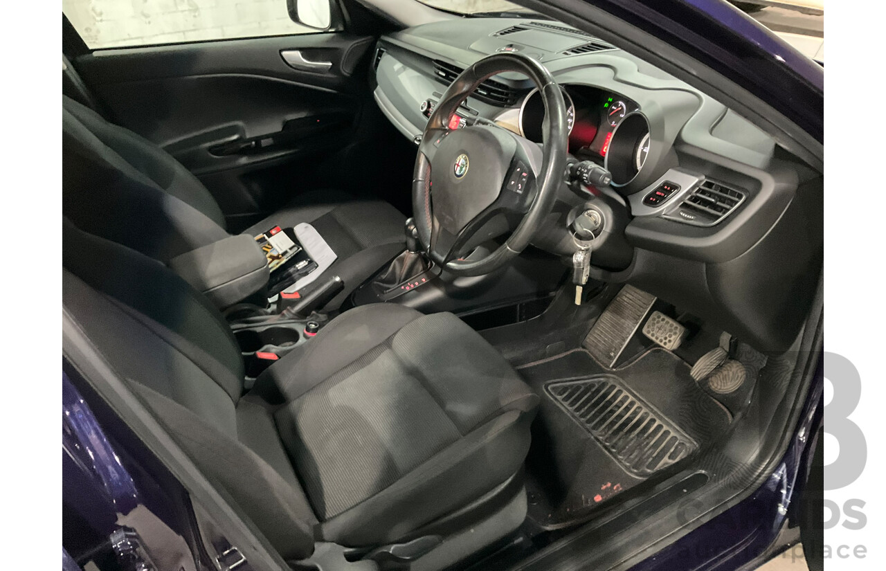 04/2013 Alfa Romeo Giulietta Distinctive JTD-M 5d Hatchback Blue Turbo Diesel 2.0L