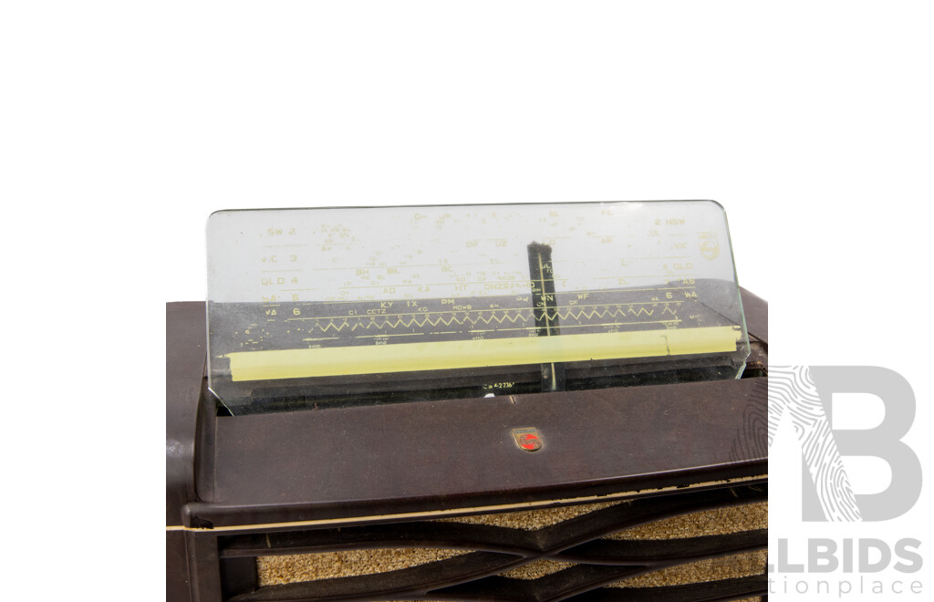 Vintage Philips Model 113 Bakelite Valve Radio